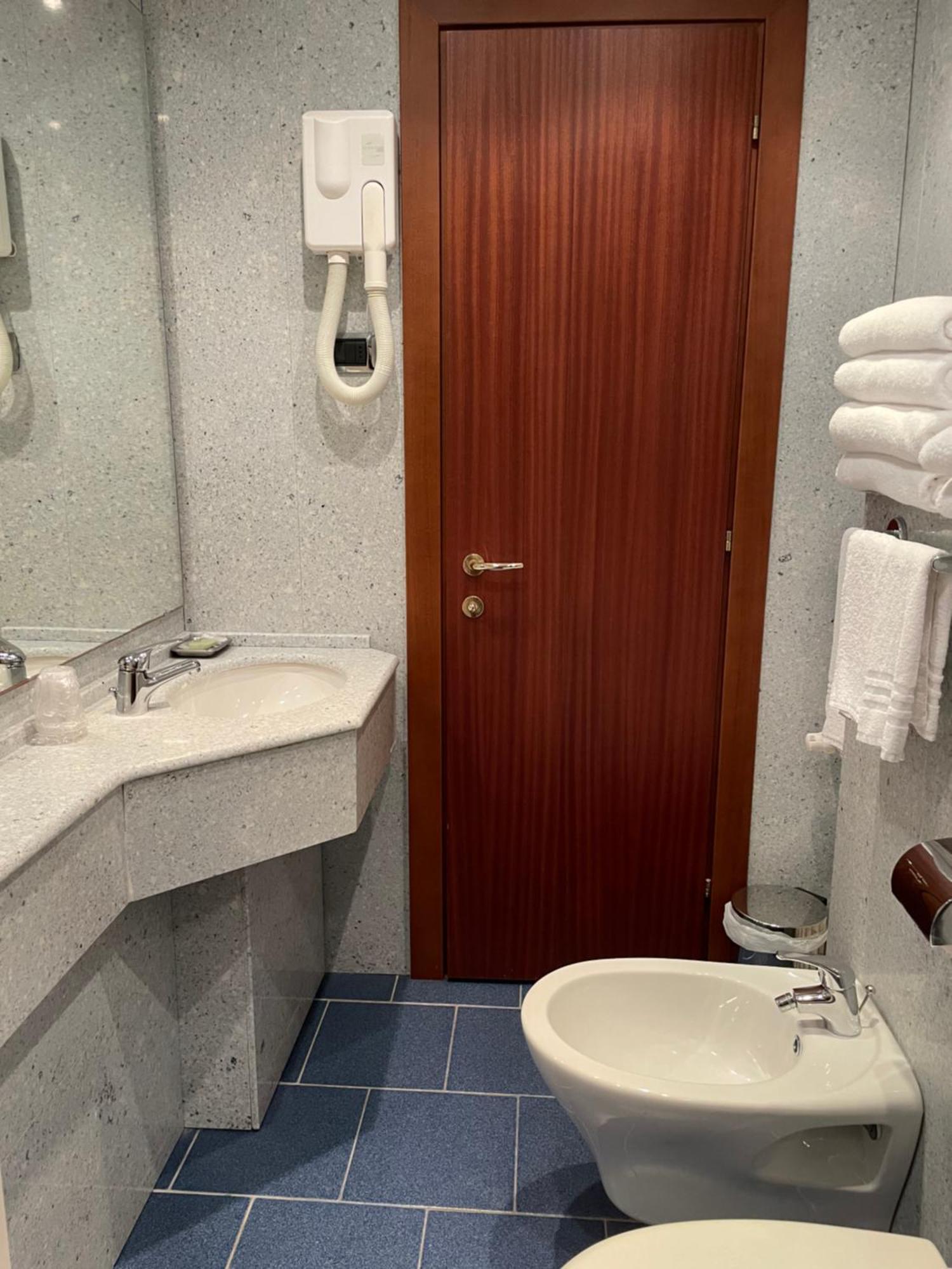 Hotel Mondial Rapallo Bilik gambar