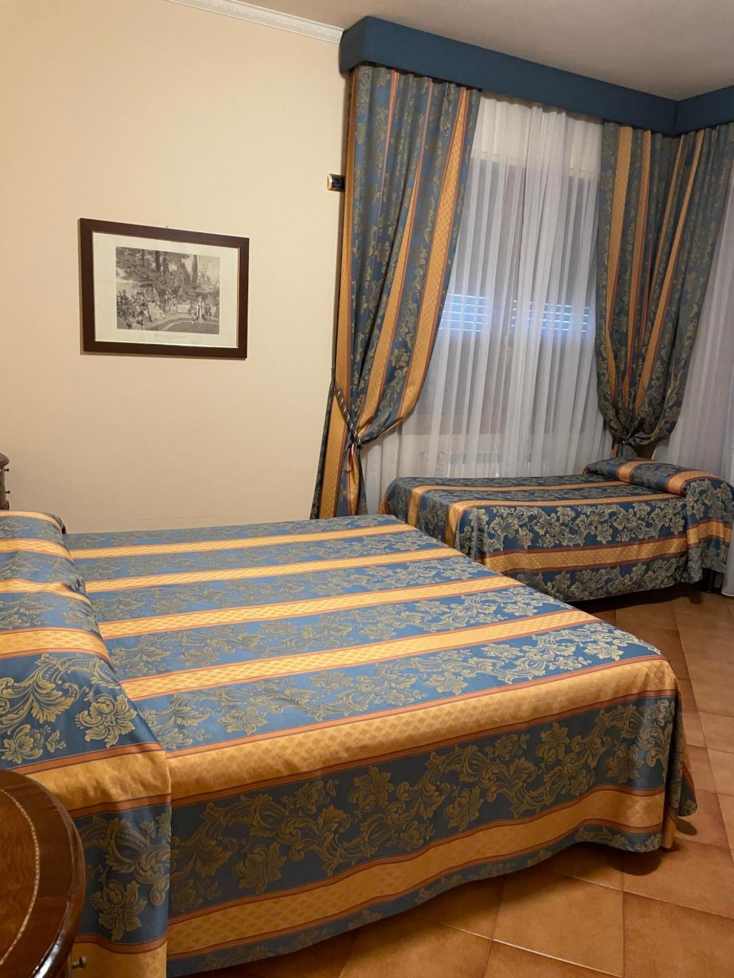 Hotel Mondial Rapallo Bilik gambar