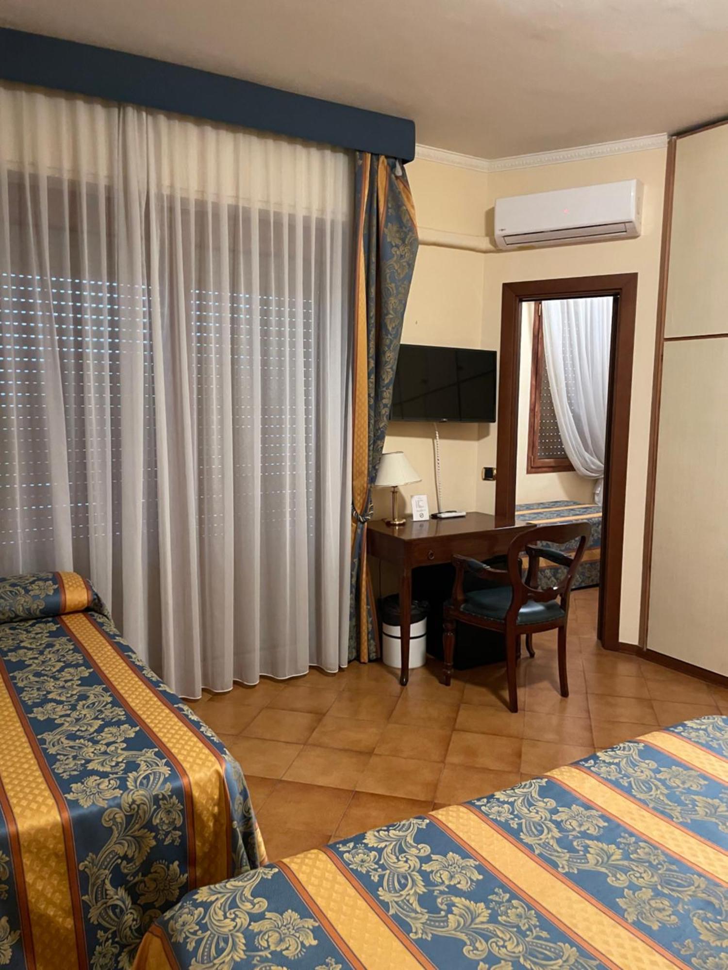 Hotel Mondial Rapallo Bilik gambar