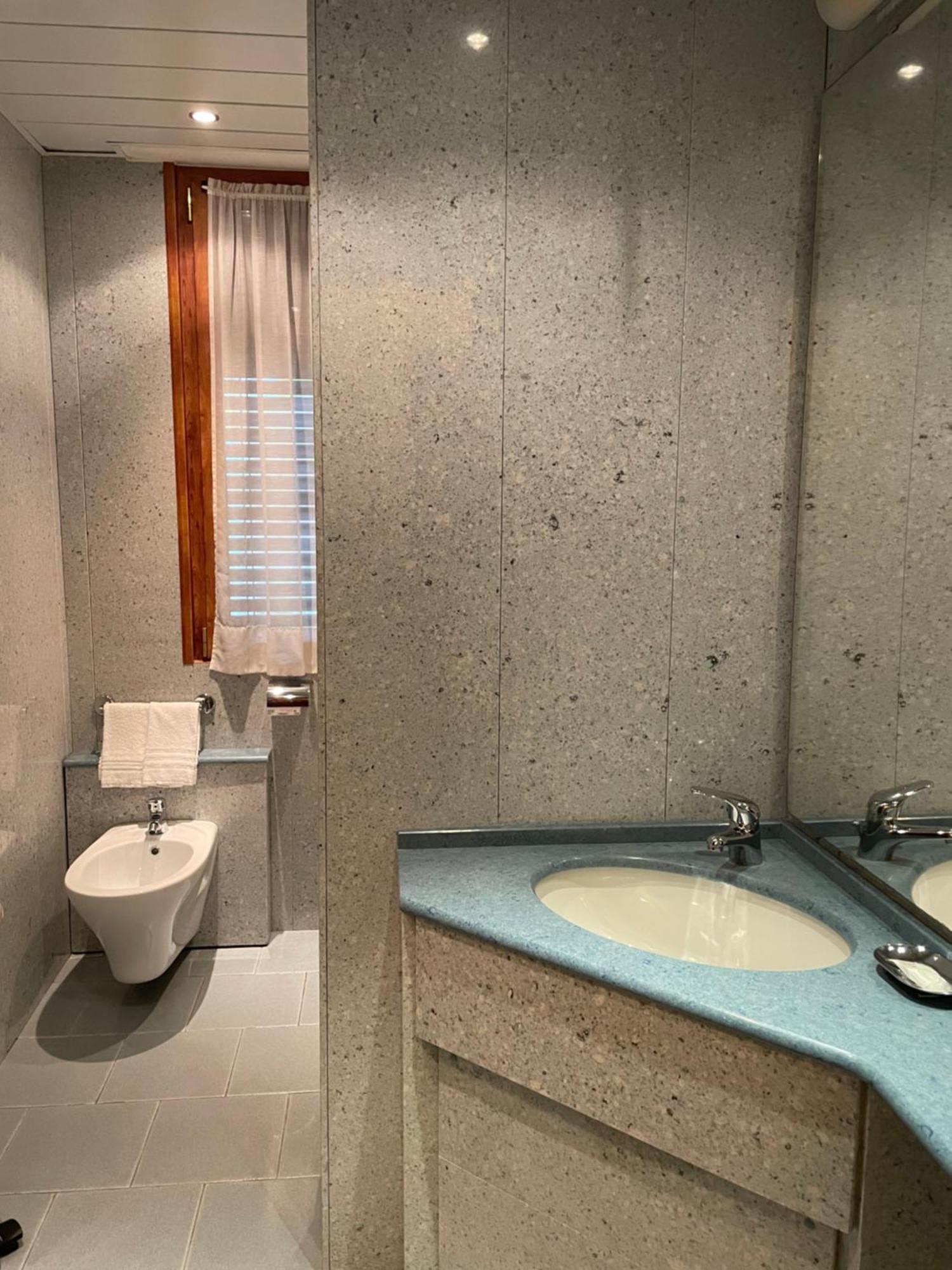 Hotel Mondial Rapallo Bilik gambar