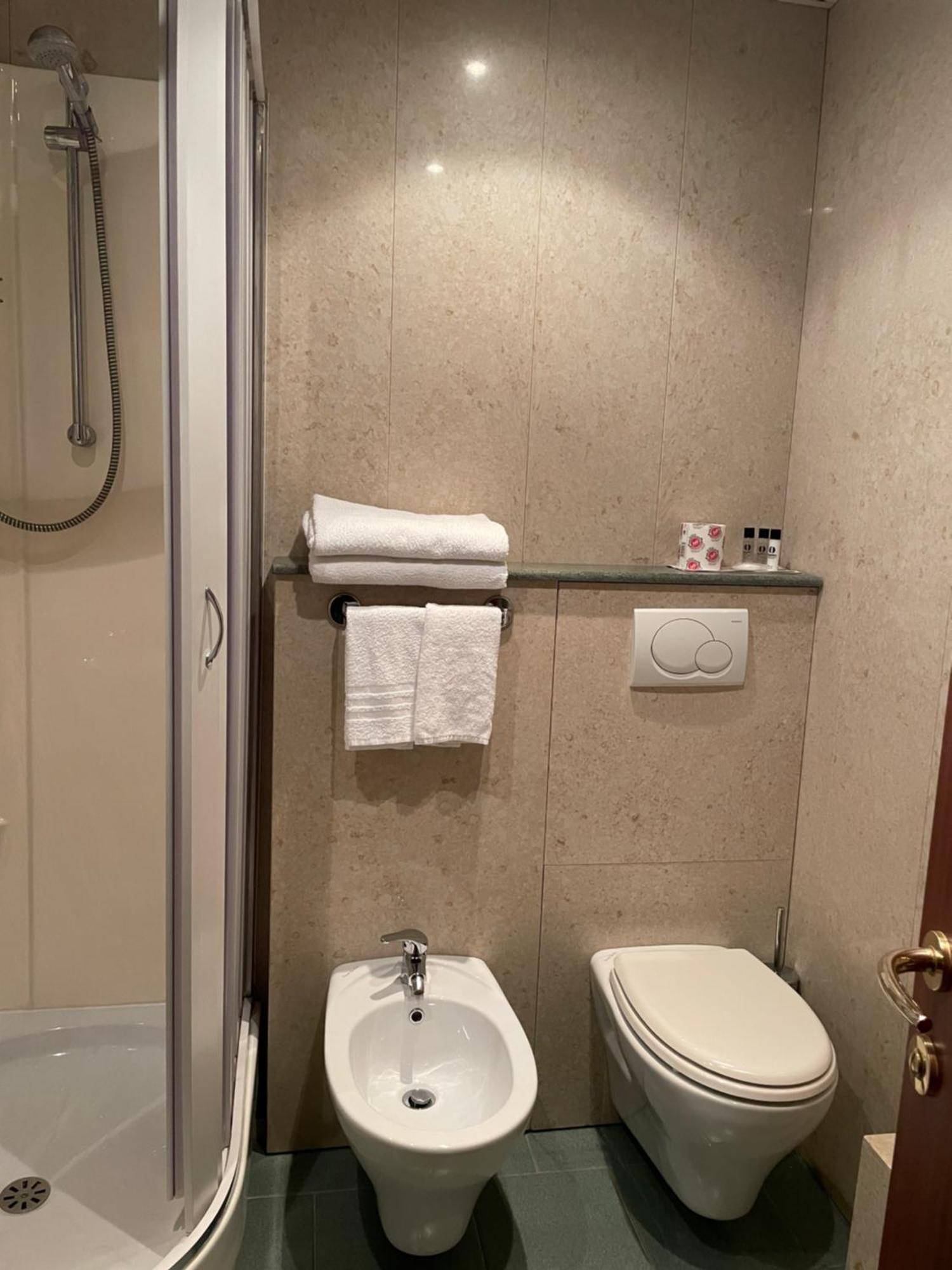Hotel Mondial Rapallo Bilik gambar