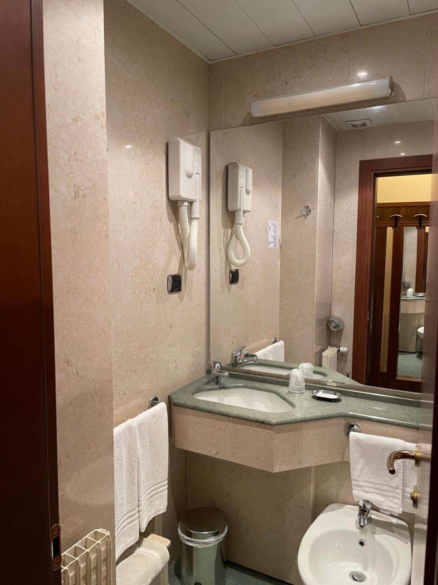 Hotel Mondial Rapallo Bilik gambar