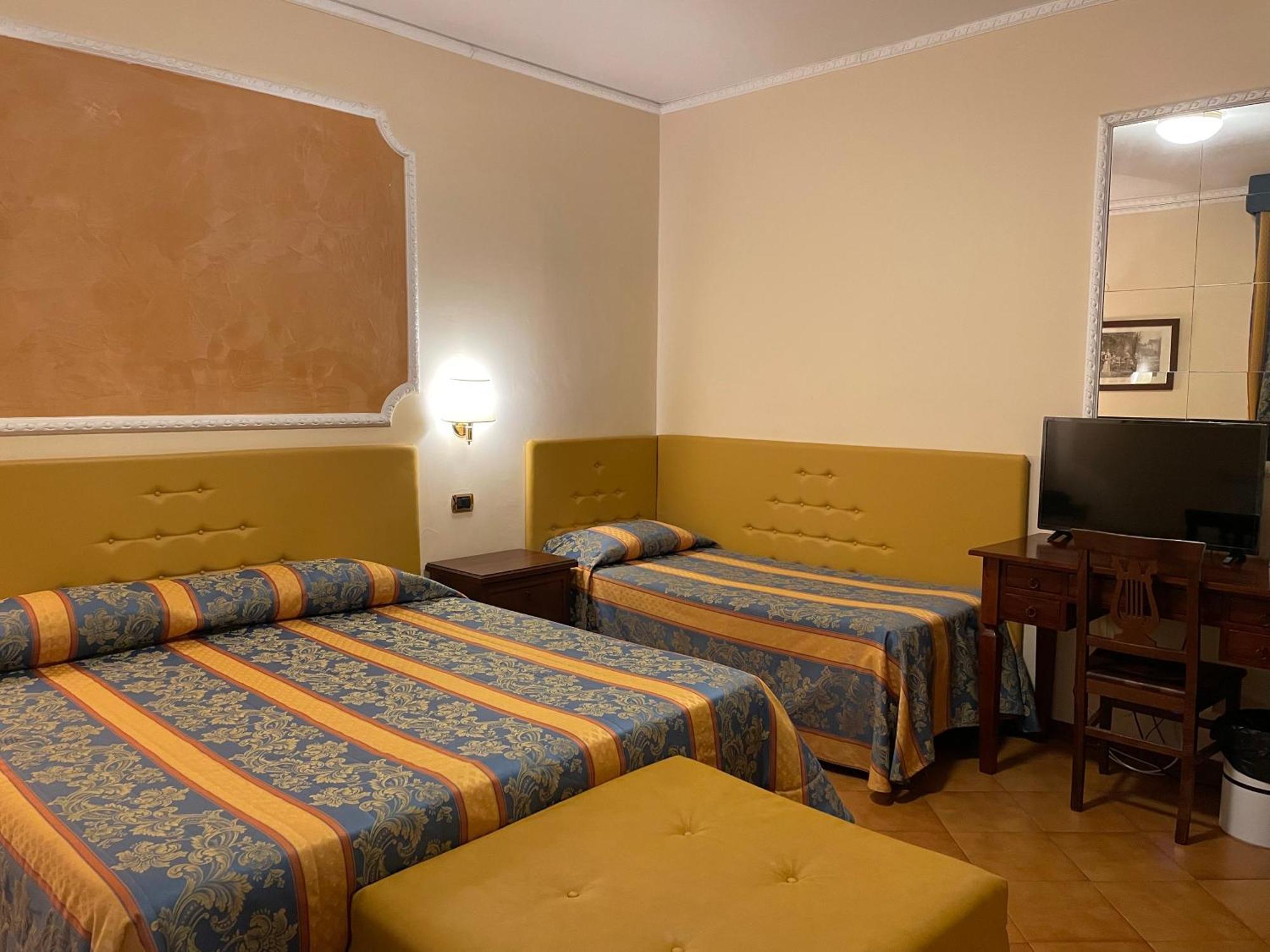 Hotel Mondial Rapallo Bilik gambar